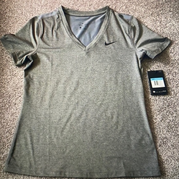 NWT Nike Dry Fit V Neck T Shirt Size Medium - Picture 1 of 6